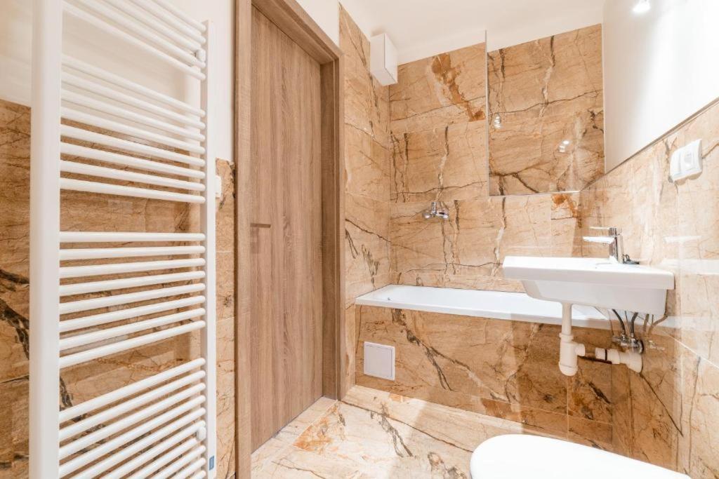 Brand New Studio Apartment #24 In Elite Residence With Free Secure Parking In The Center 布拉格 外观 照片